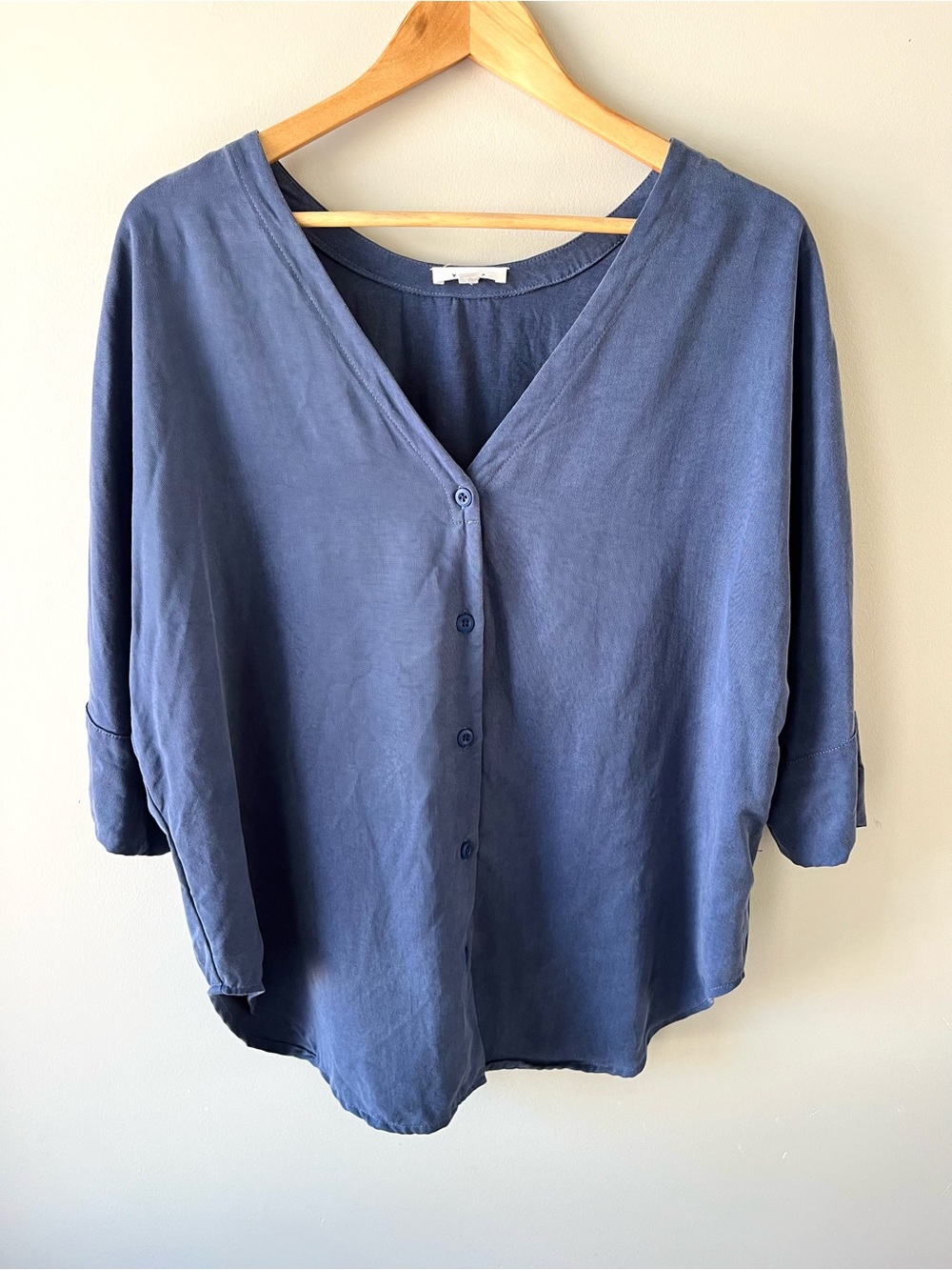 VETTA Capsule "The Girlfriend Shirt" in Blue Size Medium 100% Tencel -Versatile